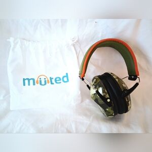 MUTED Big Kids Adjustable Noice  Cancelling Ear Muffs In Chameleon Green
